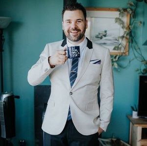 Meet your Posher, Adam